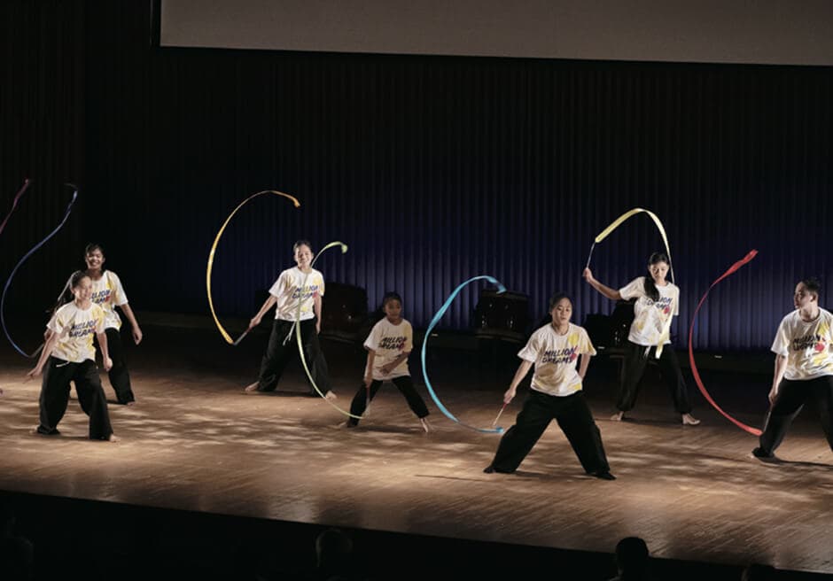 リボンを使ったパフォーマンス